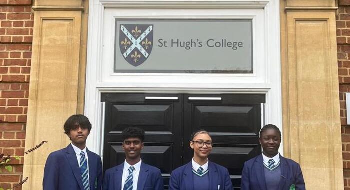 Year 11 Students Visit Oxford University